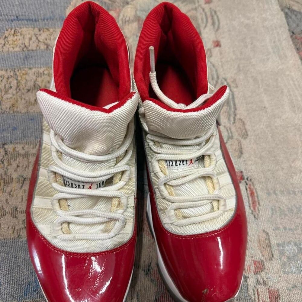 Jordan Men's Red and White Trainers - Picture 3 of 7